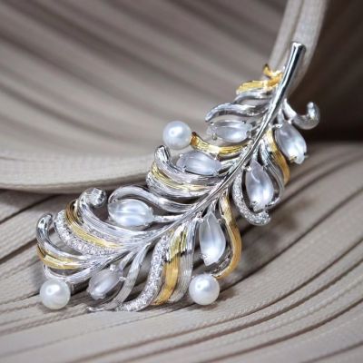 翼系列·流光翼彩胸针