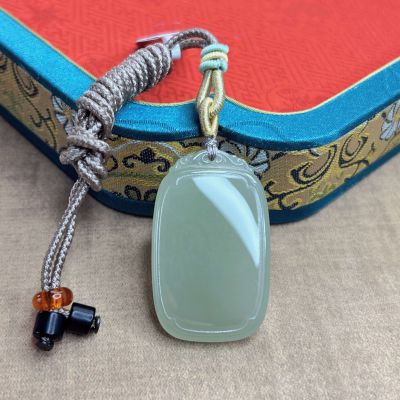 和田玉无事牌吊坠