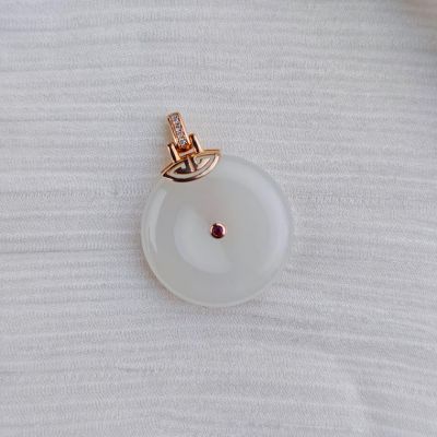 18K金和田玉吊坠