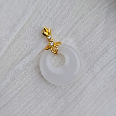 18K金和田玉吊坠