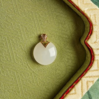 18K金和田玉吊坠